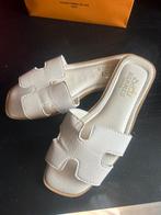 Beige slippers Hermes maat 39, Ophalen of Verzenden, Zo goed als nieuw, Beige