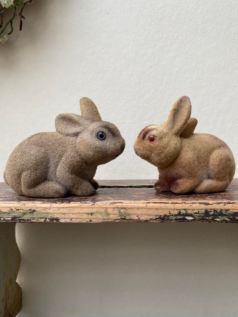 Paashaasjes/Konijntjes - Flock - 2 stuks!, Diversen, Pasen, Ophalen of Verzenden, Zo goed als nieuw