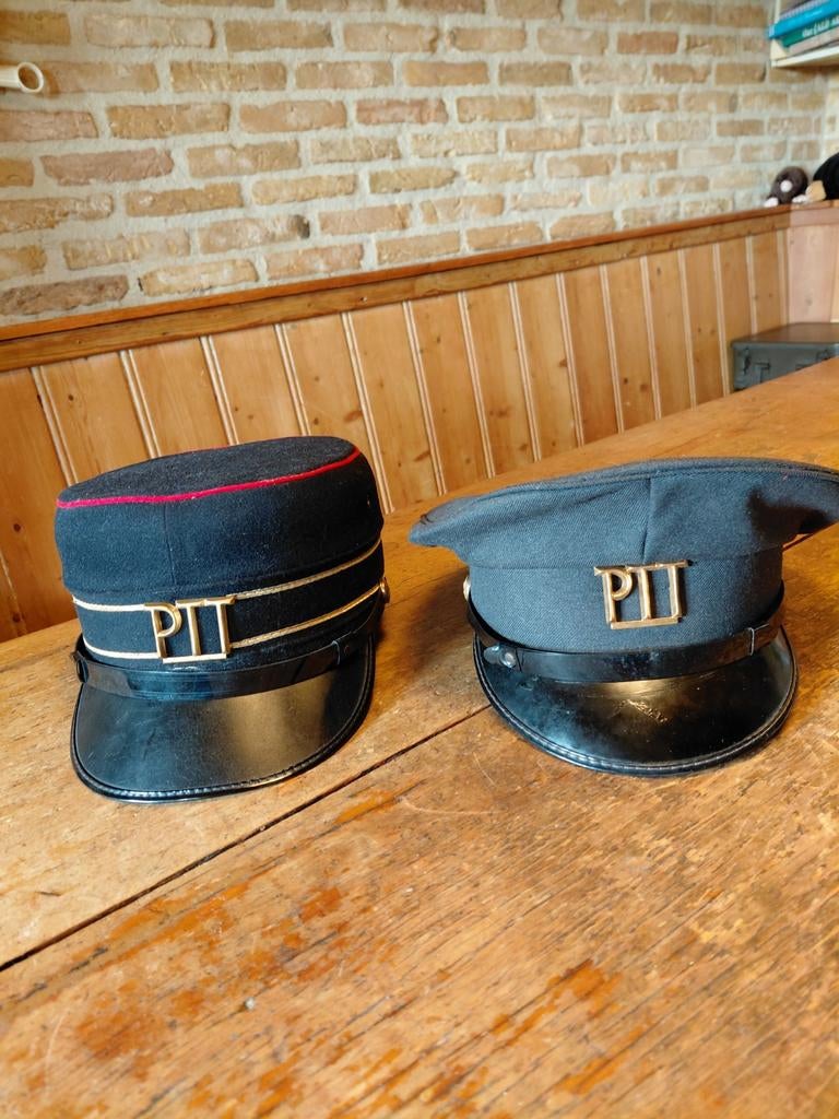 PTT .Twee oude petten., Ophalen of Verzenden, Gedragen