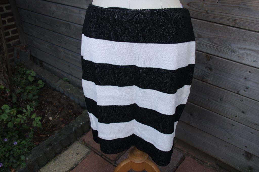 Rok zwart/ creme Marccain mt N5(L/42) Vaste prijs, Kleding | Dames, Rokken, Verzenden, Zwart, Maat 42/44 (L), Zo goed als nieuw