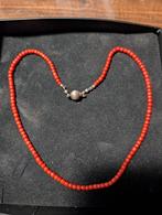 Bloedkoraal klederdracht ketting, Ophalen of Verzenden, Rood, Steen of Mineraal