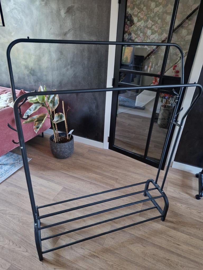 Metalen kledingrek met 2 stangen en schoenenrekje, Ophalen, Gebruikt