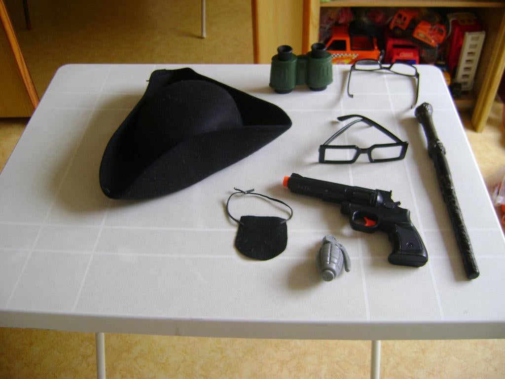 piratenset hoed knuppel ooglap granaat pistool bril verrekij, Ophalen of Verzenden, Zo goed als nieuw, 122 t/m 128, Jongen