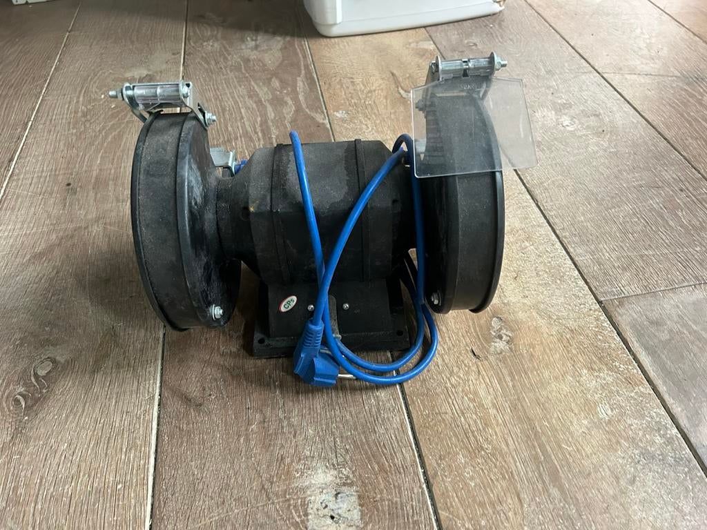 Slijpsteen machine werkt top, Ophalen, Zo goed als nieuw, Minder dan 700 watt, Werkbankslijpmachine