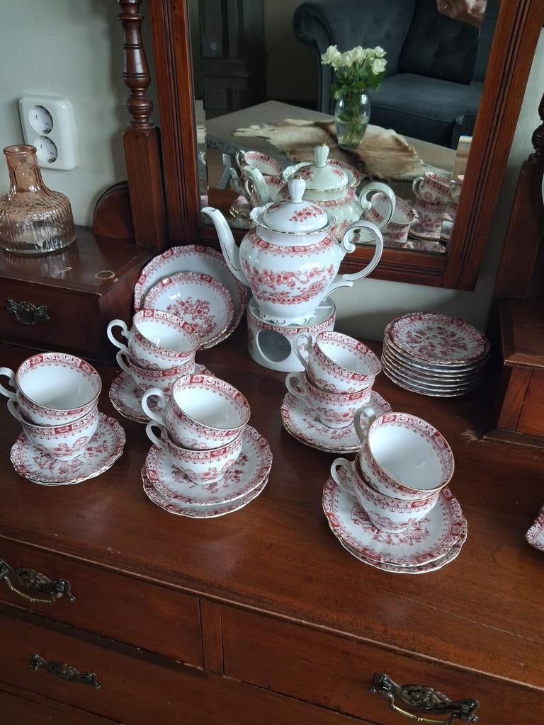 Prachtig compleet thee- en koffieservies wit, goud, bordeaux, Antiek en Kunst, Antiek | Servies compleet, Ophalen