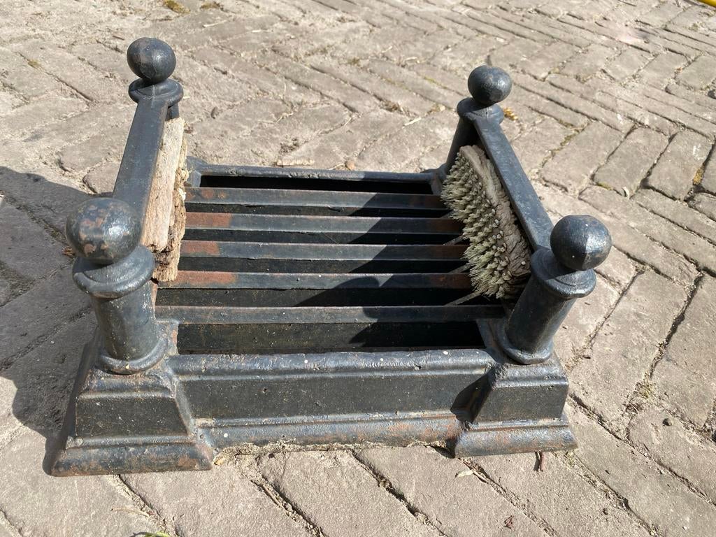 Schoenenborstel van gietijzer, Ophalen, Gebruikt, Zwart, Metaal