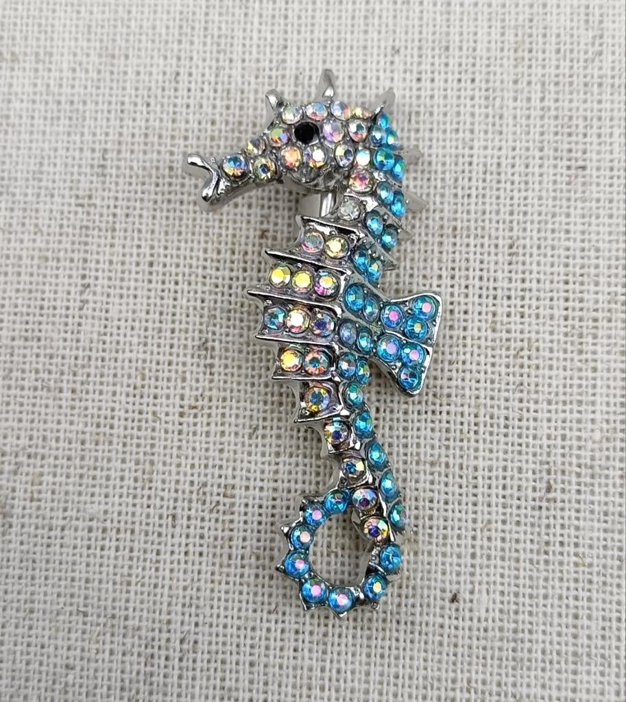 Broche zeepaardje met gekleurde strass steentjes, Sieraden, Tassen en Uiterlijk, Broches, Verzenden, Nieuw, Nvt, Nvt