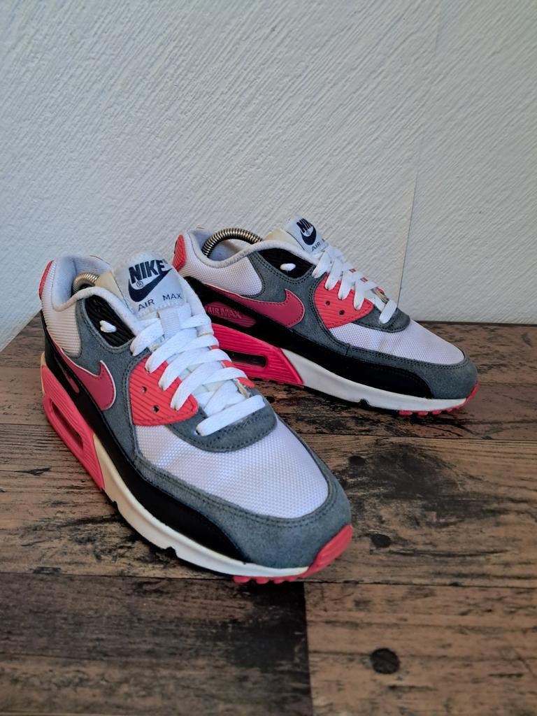 Nike Air Max 90 'Pink Foil' Size 38,5, Wit, Nike, Ophalen of Verzenden, Sneakers of Gympen