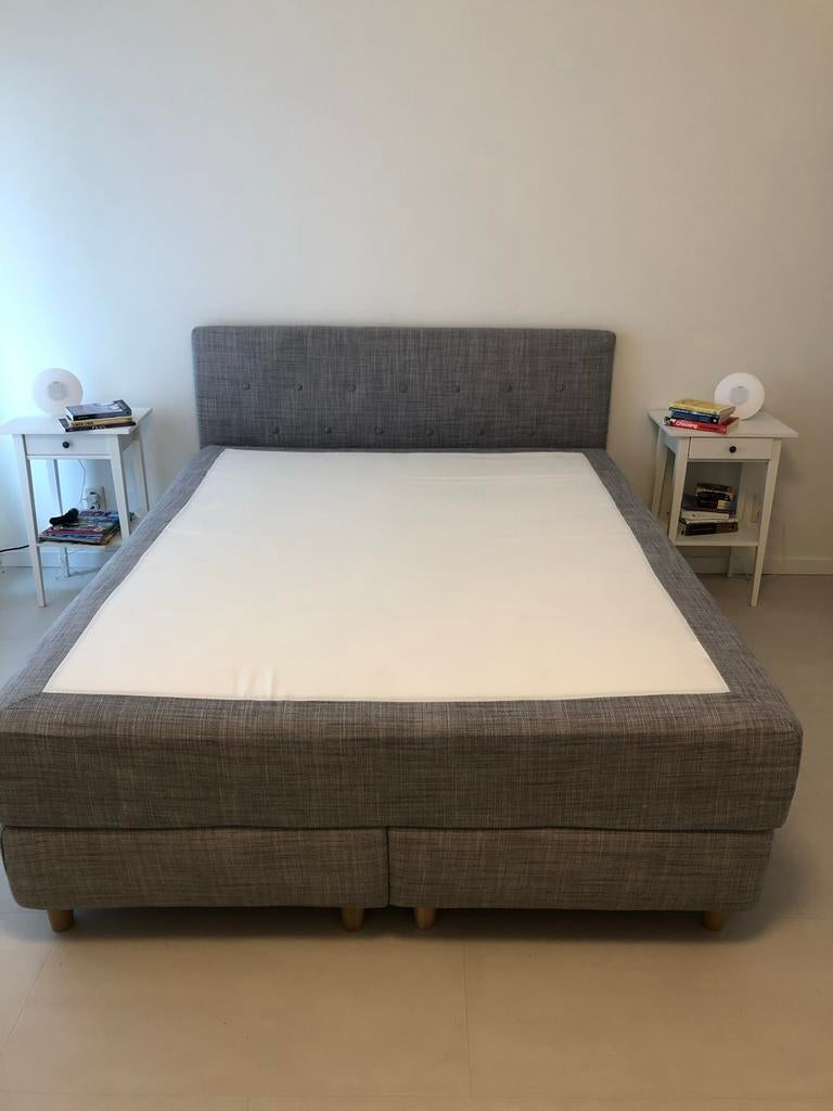 IKEA Boxspring bed - Grijs, Huis en Inrichting, Slaapkamer | Boxsprings, Ophalen, Tweepersoons, Zo goed als nieuw, 180 cm