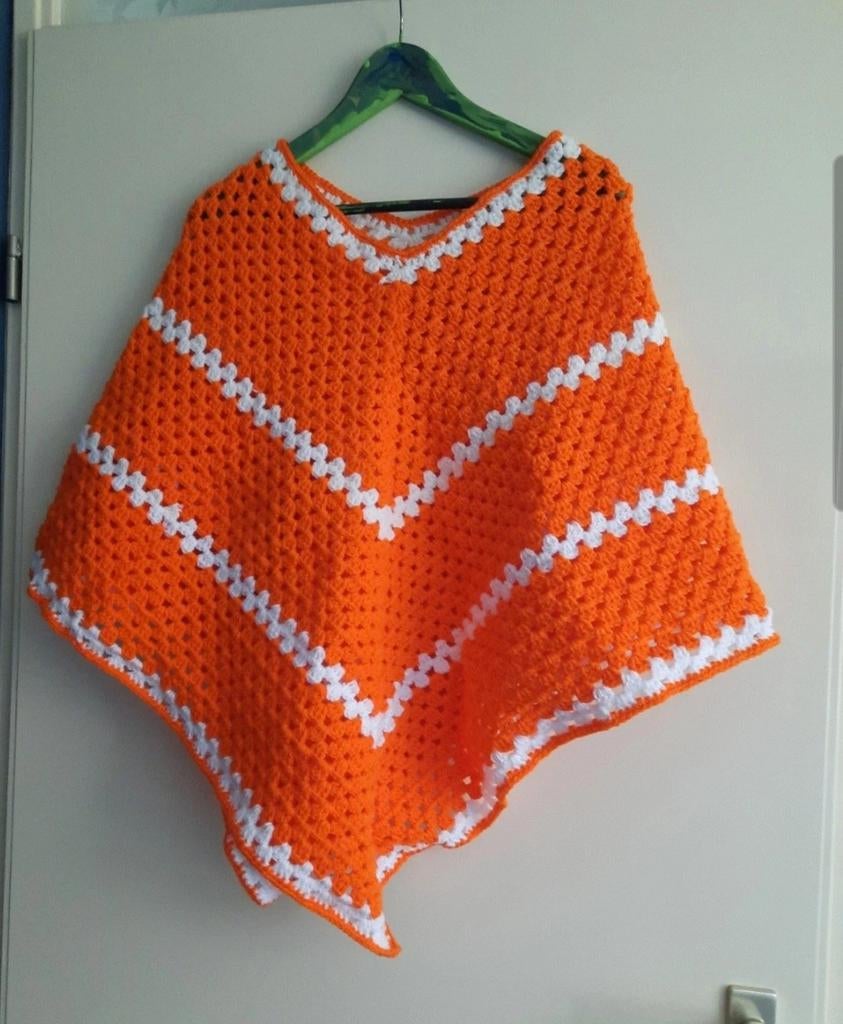Poncho, Maat 42/44 (L), Nieuw, Oranje, Ophalen of Verzenden