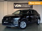 Volkswagen T-ROC 1.0 TSI Style 116pk Navi Carplay Trekhaak S, Gebruikt, Met garantie (alle), 116 pk, Zwart