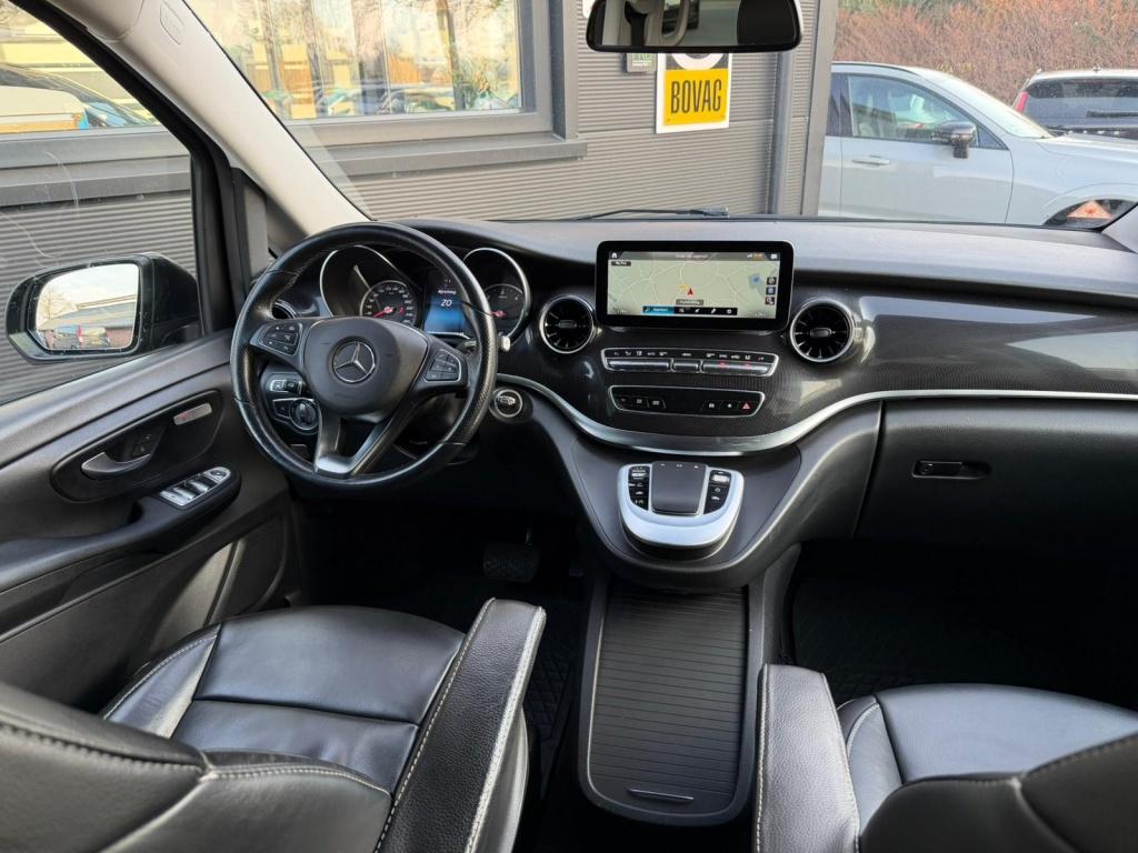 Mercedes-Benz V-Klasse 300d Lang DC BLACK | Trekhaak | Leder, Gebruikt, 4 cilinders, 2000 kg, Stoelverwarming