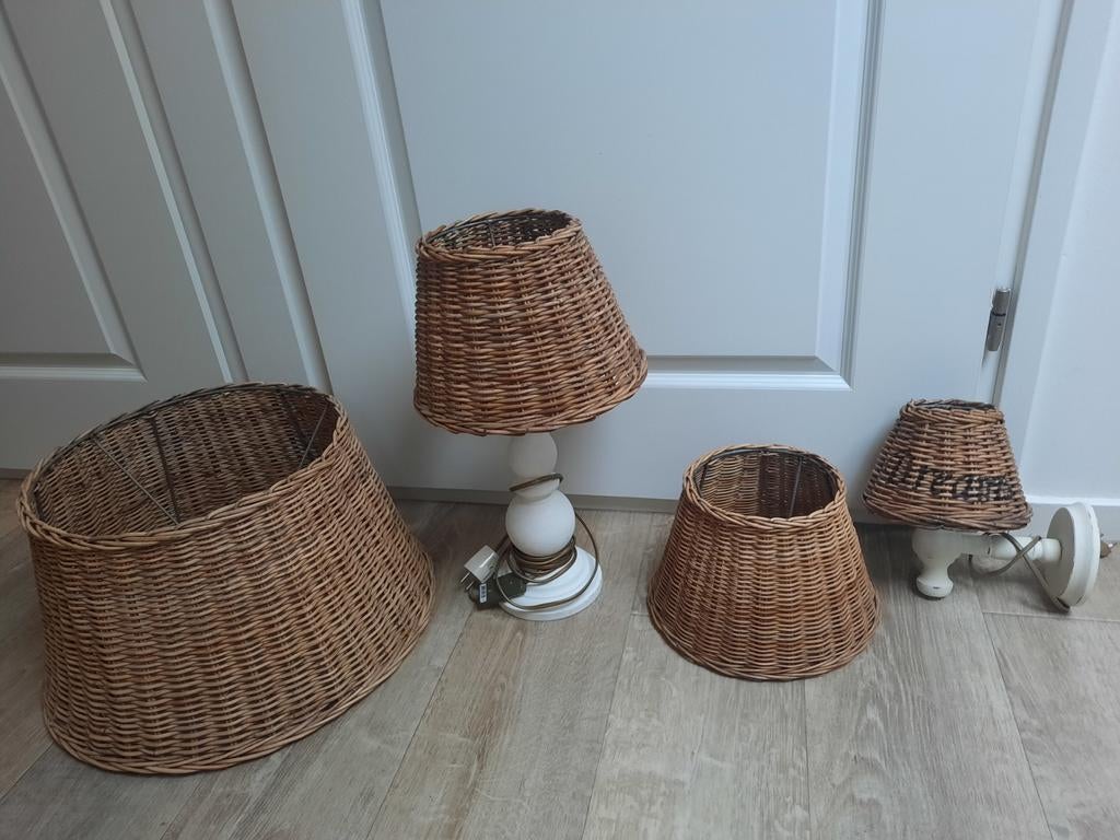 Mooie Set Landelijke Rieten Lampenkappen Houten Lampen Riet, Huis en Inrichting, Lampen | Lampenkappen, Ophalen, Gebruikt, Rond