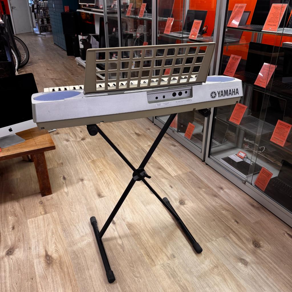 Yamaha PSR-275 Keyboard + statief | GEBRUIKT, Muziek en Instrumenten, Keyboards, Yamaha, Gebruikt, Support@yamaha.com, 10-1, Nakazawa-cho
Naka-ku, Hamamatsu
Shizuoka 430-8650
Japan