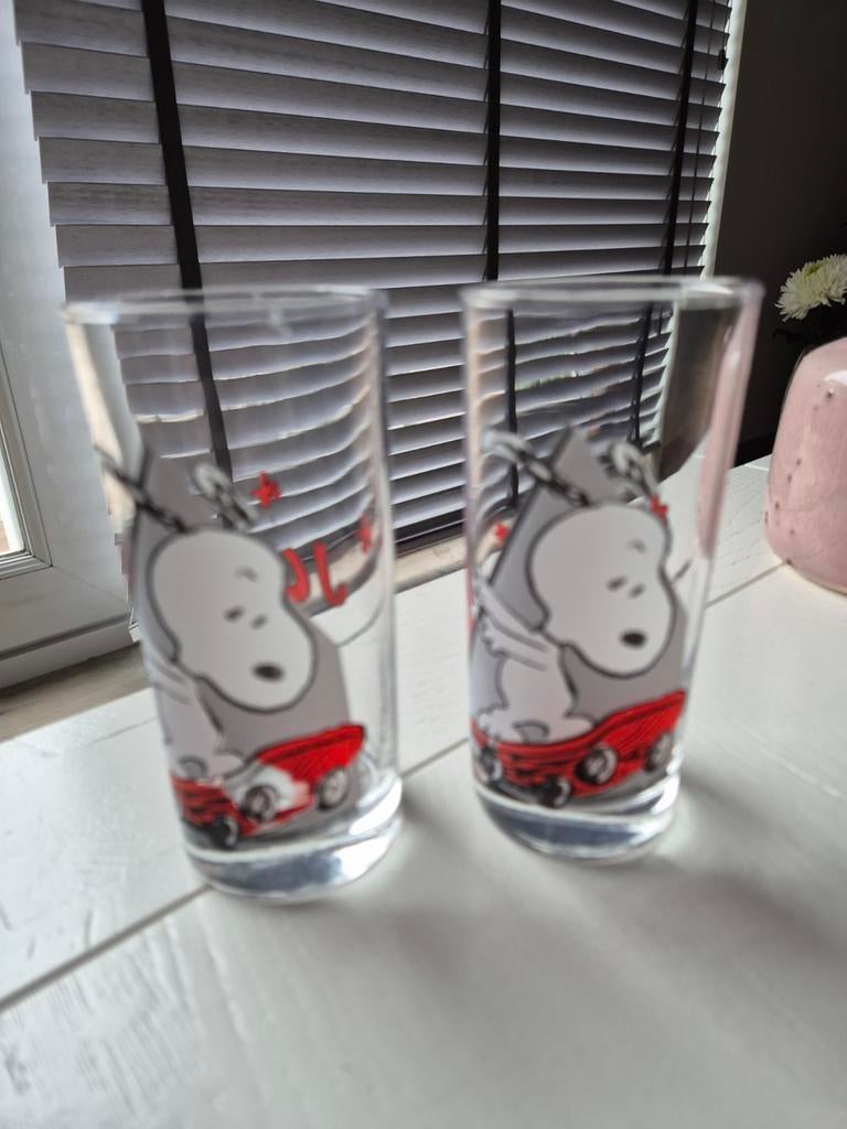 Twee limonade glazen met Snoopy, Verzamelen, Ophalen of Verzenden, Gebruikt, Frisdrankglas