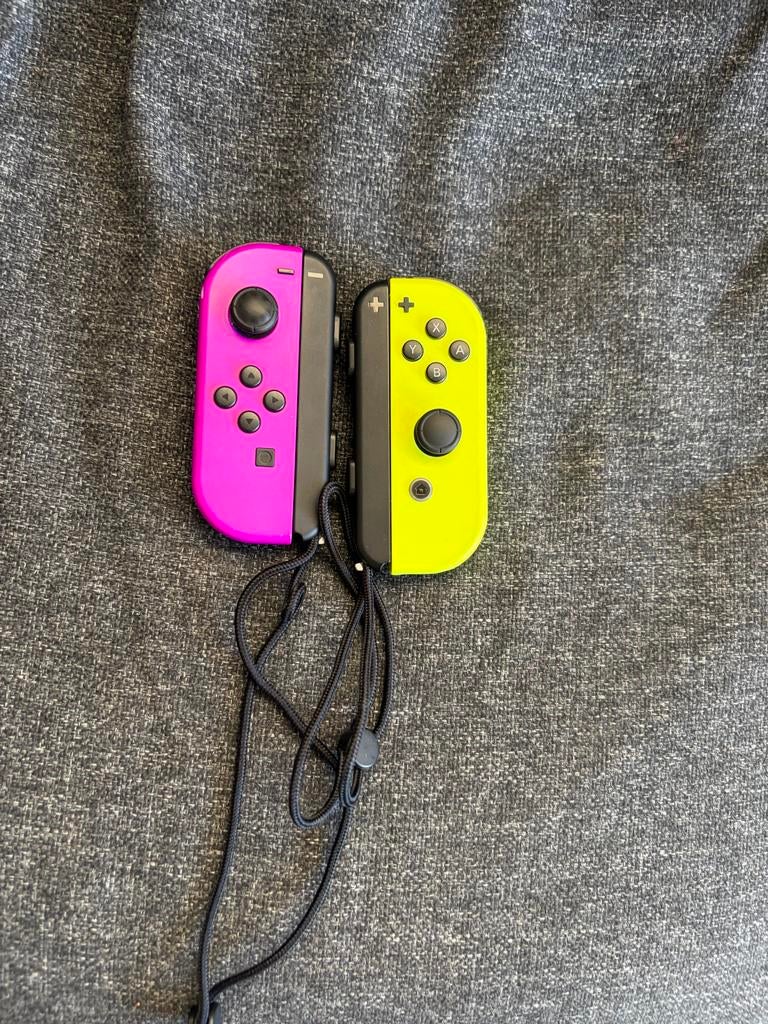 Originele Nintendo Switch Joy-Cons (roze en geel), Spelcomputers en Games, Games | Nintendo Switch, Sn, Gebruikt, Sn, Sn