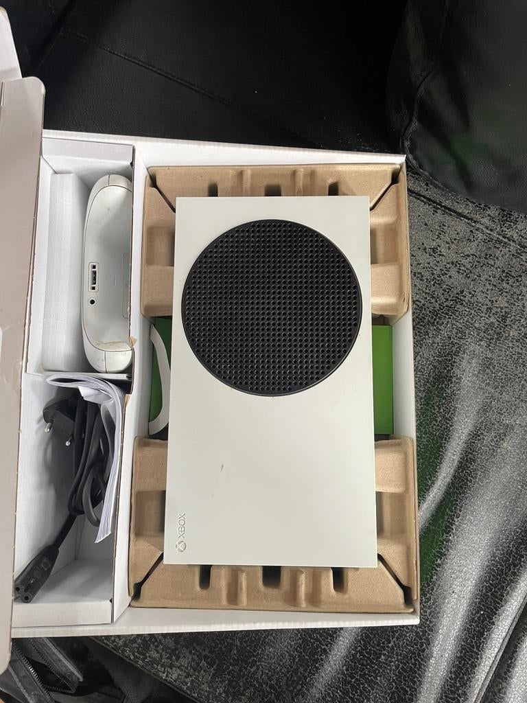Xbox Series S en controller met oplaadbare batterij, Computers en Software, Pc speakers, Ophalen of Verzenden, Zo goed als nieuw