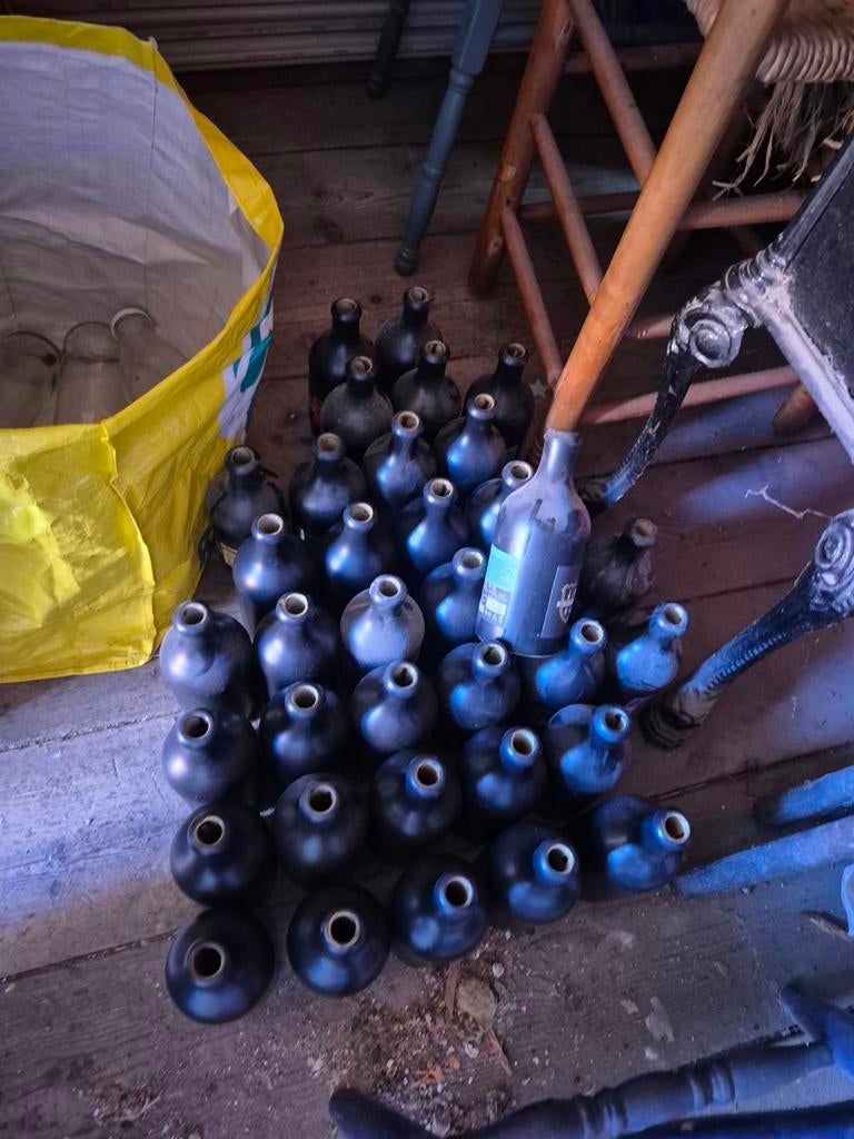 40x Zwarte flessen - Decoratie of knutselprojecten, Antiek en Kunst, Ophalen