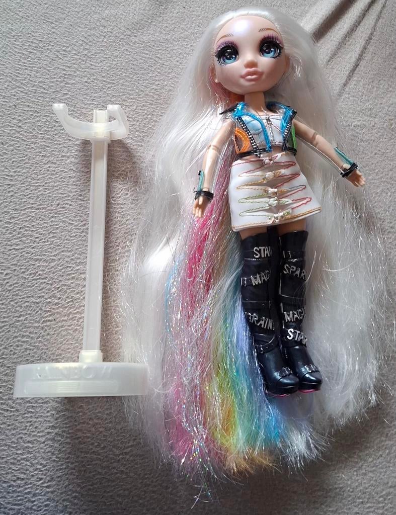 Rainbow High Amaya Raine High Hair Studio Fashion, Ophalen of Verzenden, Gebruikt, Pop