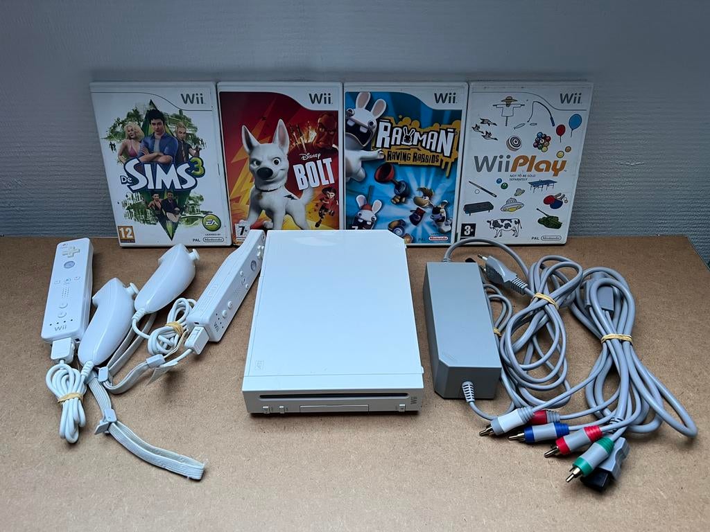 Nintendo Wii Console Bundel 2 Controllers + 4 Games Compleet, Spelcomputers en Games, Spelcomputers | Nintendo Wii, Gebruikt, Met 2 controllers