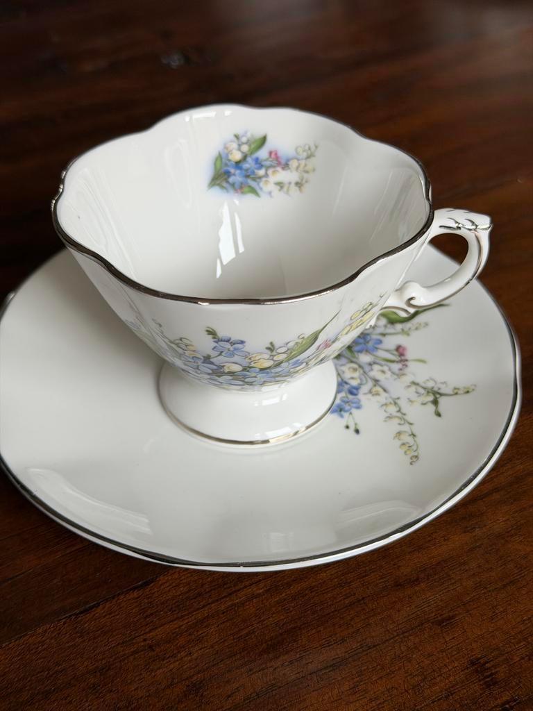 Vintage Kop en Schotel - Oakley's China Ltd. - Lelietjes-van, Ophalen of Verzenden, Zo goed als nieuw, Overige stijlen, Kop(pen) en/of Schotel(s)