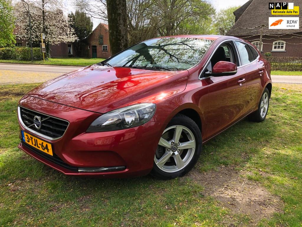 Volvo V40 1.6 T2 Momentum ORG NL / Navi /Cam/ Compl. Onderh, Voorwielaandrijving, Stof, Gebruikt, Zwart