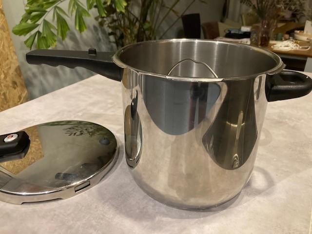 Snelkookpan, Huis en Inrichting, Keuken | Potten en Pannen, Zo goed als nieuw, Rvs, Keramische plaat, Ophalen