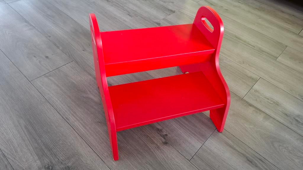 Rood houten opstapje Ikea, Ophalen