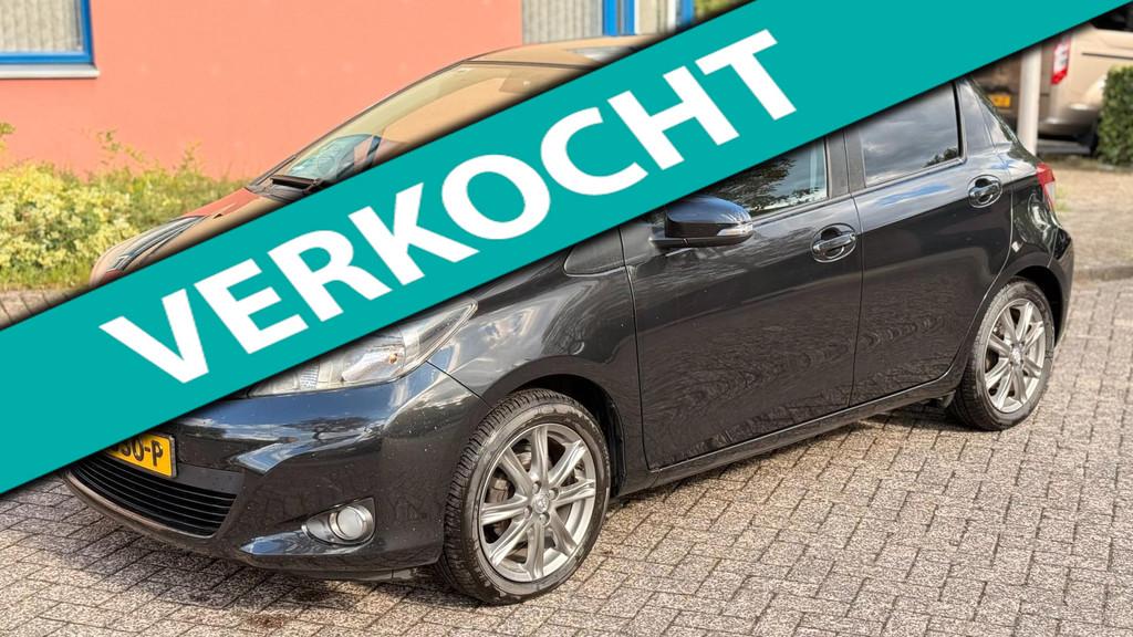 Toyota Yaris 1.3 VVT-i Aspiration (Panoramadak, Camera), Auto's, Toyota, Voorwielaandrijving, Euro 5, 4 cilinders, Leder en Stof