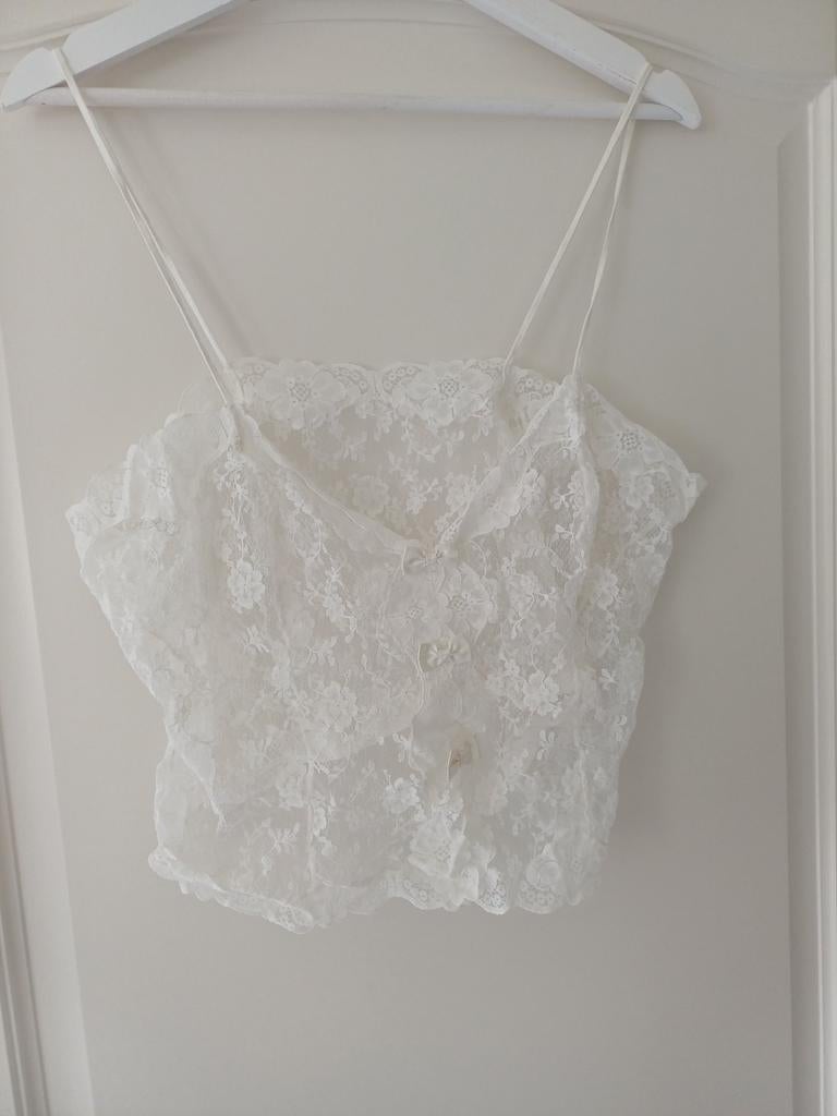 Witte kanten top met strikjes, Wit, Ophalen of Verzenden, Onbekend, Zo goed als nieuw