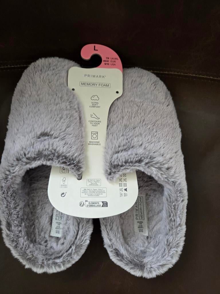 Nieuwe Grijze Pluizige Pantoffels - Maat 40/41, Primark, Ophalen of Verzenden, Zo goed als nieuw, Pantoffels of Sloffen