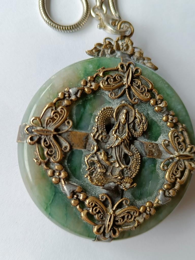 Vintage Hanger .Quan Yin, groene schijf Jade met Godin Quan, Ophalen of Verzenden, Zo goed als nieuw, Groen, Steen of Mineraal
