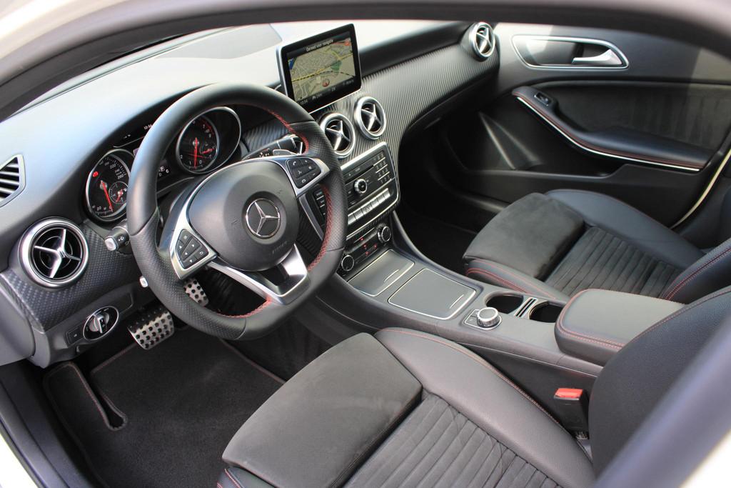 Mercedes-Benz A-Klasse 180 AMG Pano | Camera | Carplay | Nav, Gebruikt, 4 cilinders, 19 km/l, 695 kg