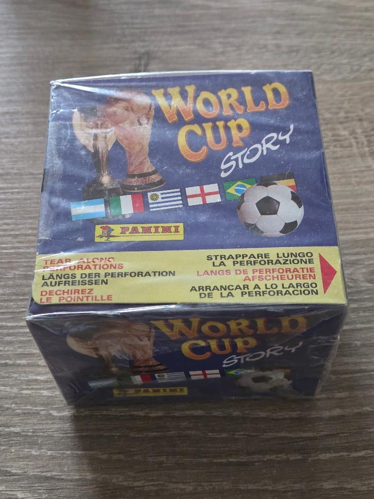 Panini World Cup Story Gesealde Box met 50 zakjes, Ophalen of Verzenden, Nieuw, Buitenlandse clubs, Poster, Plaatje of Sticker