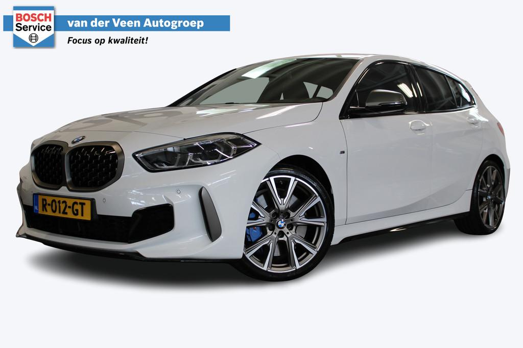 BMW 1-serie M135i xDrive High Executive | Akrapovič uitlaat, 1998 cc, Gebruikt, 4 cilinders, Leder en Stof