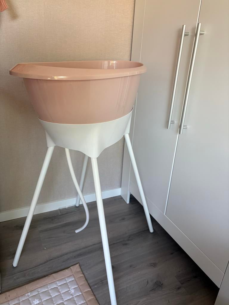 Luma babybadje met standaard, roze en wit, Ophalen of Verzenden, Zo goed als nieuw, Badje, Overige merken