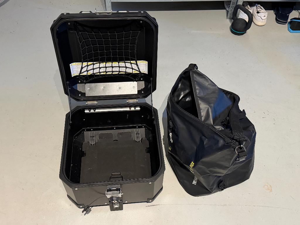 Givi Trekker Outback Topkoffer 42L (incl. storm bag & net), Motoren, Ophalen