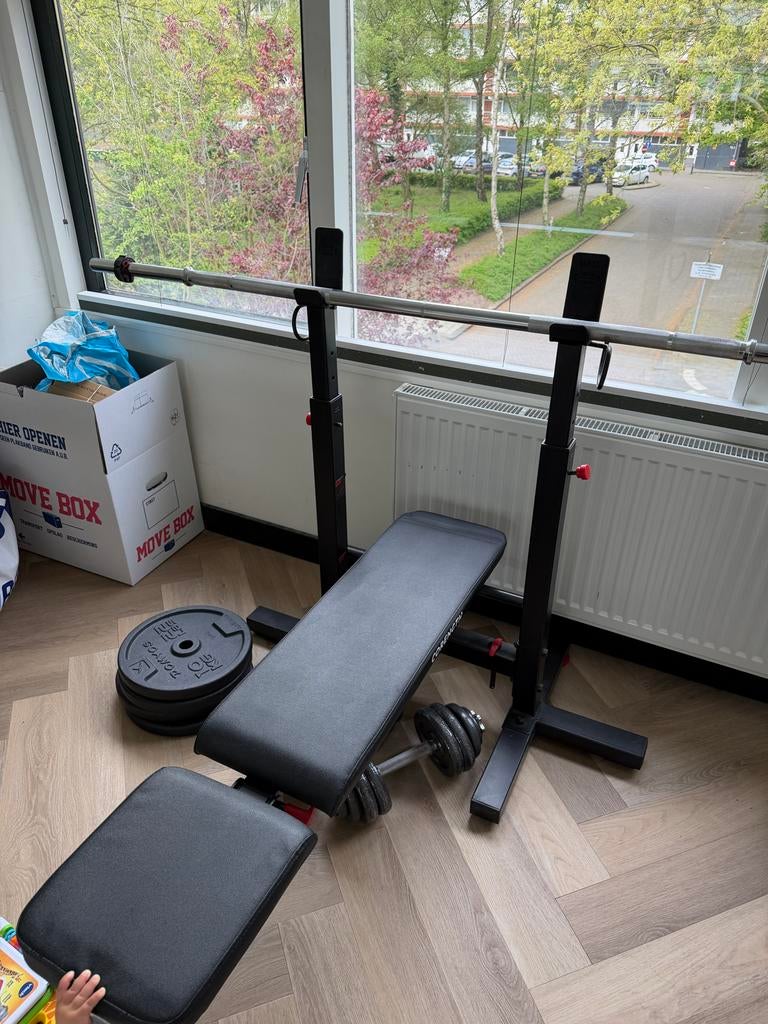 Krachtstation met halterbank, halterstang en gewichten, Gebruikt, Krachtstation, Armen, Ophalen of Verzenden