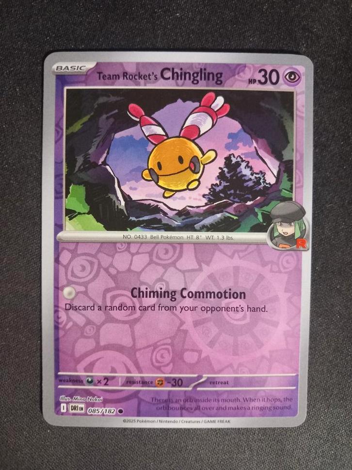 Rocket's Chingling 085/182 Destined Rivals Reverse NM, Hobby en Vrije tijd, Verzamelkaartspellen | Pokémon, Zo goed als nieuw