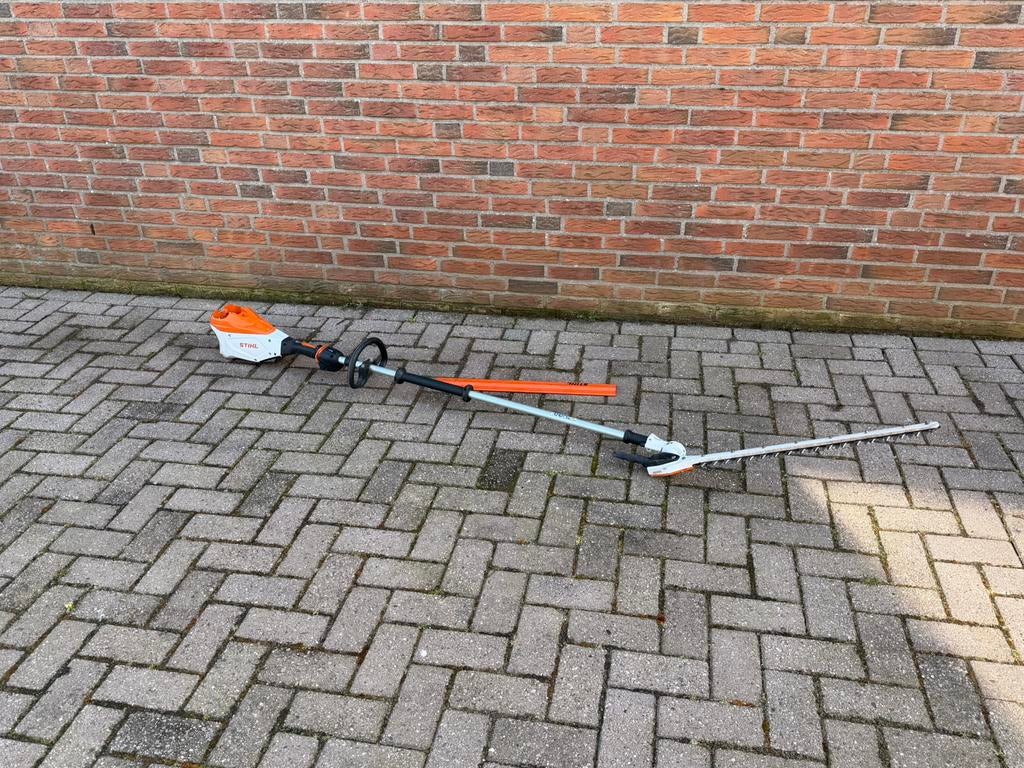 Stihl HLA 135 stokheggenschaar op accu AP systeem, Ophalen, Zo goed als nieuw, Accu