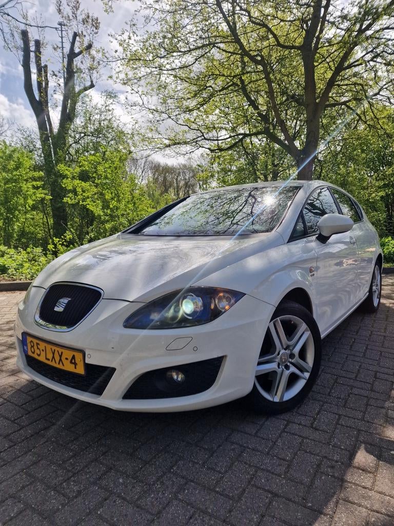 Seat Leon 1.2 TSI 77KW 2010 Wit, Auto's, Voorwielaandrijving, 4 cilinders, Leon, Wit
