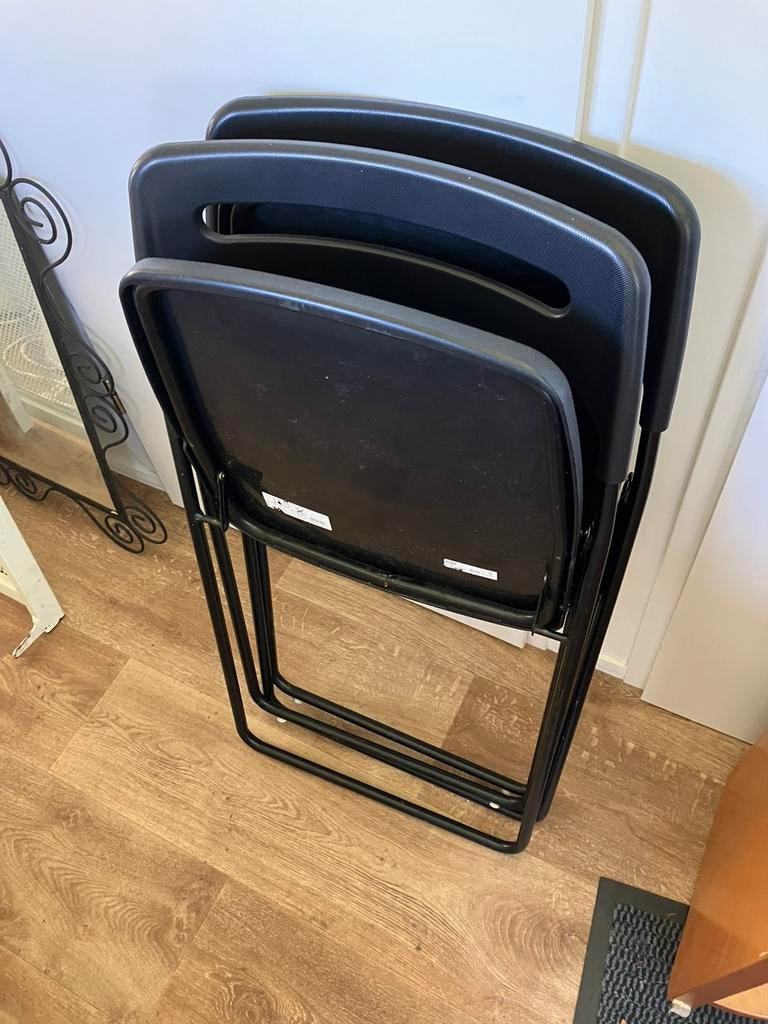 2 ikea klapstoelen zwart, Huis en Inrichting, Stoelen, Ophalen, Gebruikt, Twee, Zwart