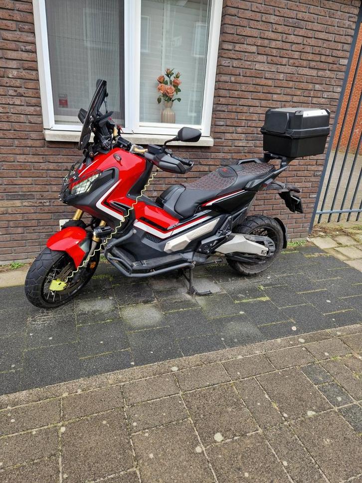 Honda X-ADV 750, 2018, 22.426 km, Topstaat!, Motoren, Motoren | Overige merken, Particulier, Scooter, meer dan 35 kW, 2 cilinders