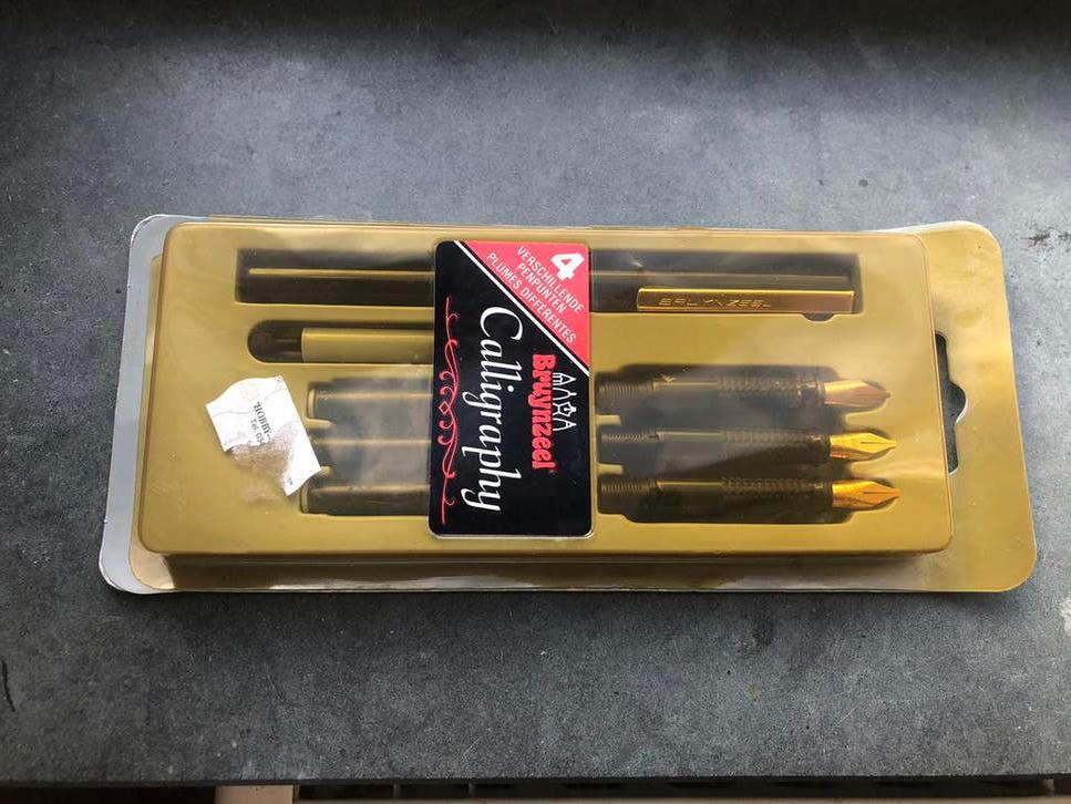 Bruynzeel Calligraphy set met 4 verschillende penpunten, Verzamelen, Overige merken, Gebruikt, Met doosje, Ophalen of Verzenden