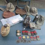leger spullen o.a. baret embleem veldfles lamp  pet enz., Verzamelen, Militaria | Algemeen, Ophalen, Overige soorten, Overige gebieden