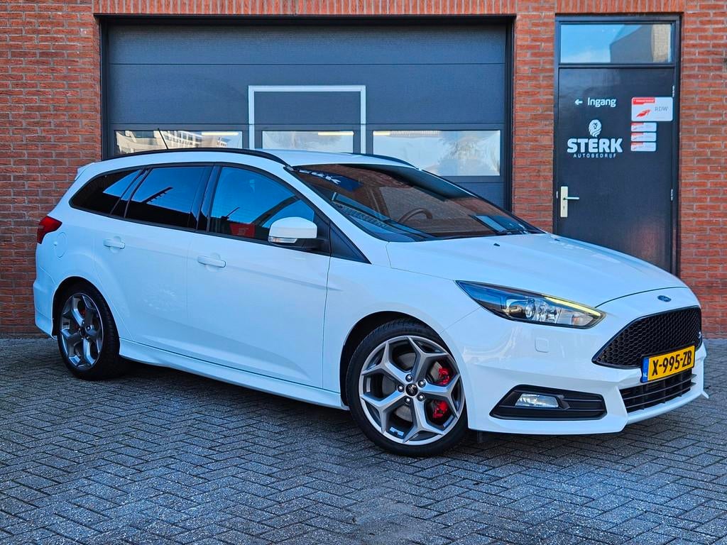Ford Focus Wagon 2.0 ST Navi Carplay Xenon Recaro 18", Auto's, 15 km/l, Gebruikt, 4 cilinders, Leder en Stof