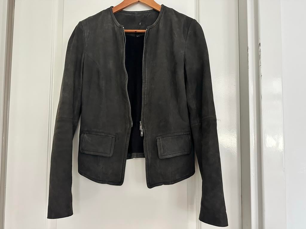 Getailleerd Suede Leren Jasje - Donkergrijs/Zwart, Ophalen of Verzenden, Gedragen, Maat 38/40 (M), Grijs