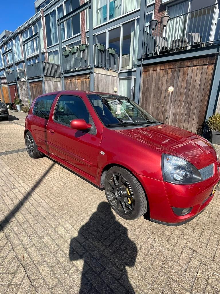 Renault Clio 2.0 16V RS 124KW 2005 2003 Rood, Voorwielaandrijving, 1998 cc, 40 €/maand, Zwart