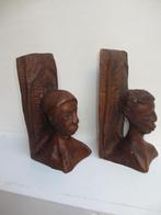 2 antieke afrikaanse hardhouten boekensteunen uitgestoken., Huis en Inrichting, Woonaccessoires | Wandplanken en Boekenplanken