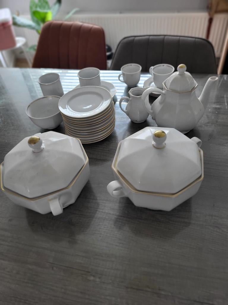 Wit servies met gouden rand - compleet 💫, Ophalen of Verzenden, Zo goed als nieuw, Effen, Porselein